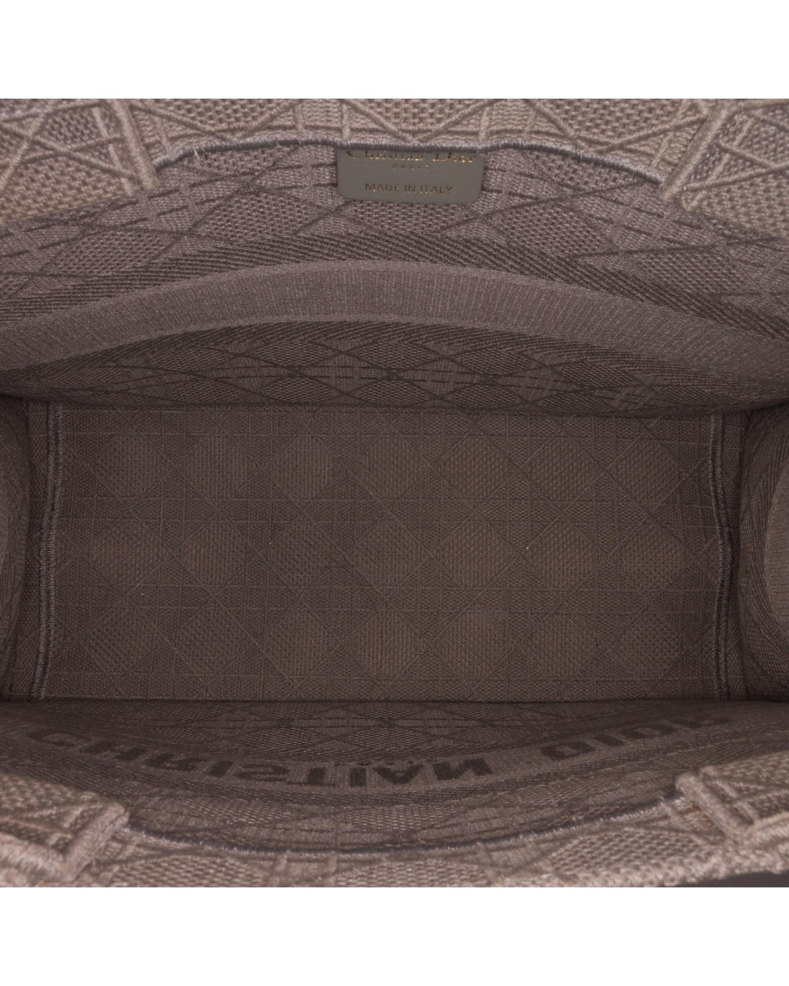 208374353.jpg